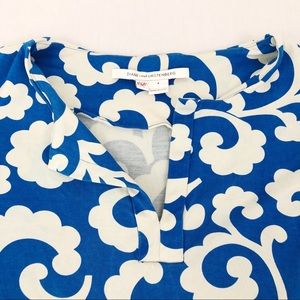 Diane Von Furstenberg Dresses - Blue & White Abstract Printed Dress, size 4 Diane Von Furstenberg Dresses - Blue & White Abstract Printed Dress, size 4
